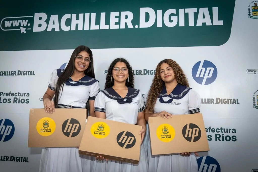 Entrega de dispositivos a estudiantes