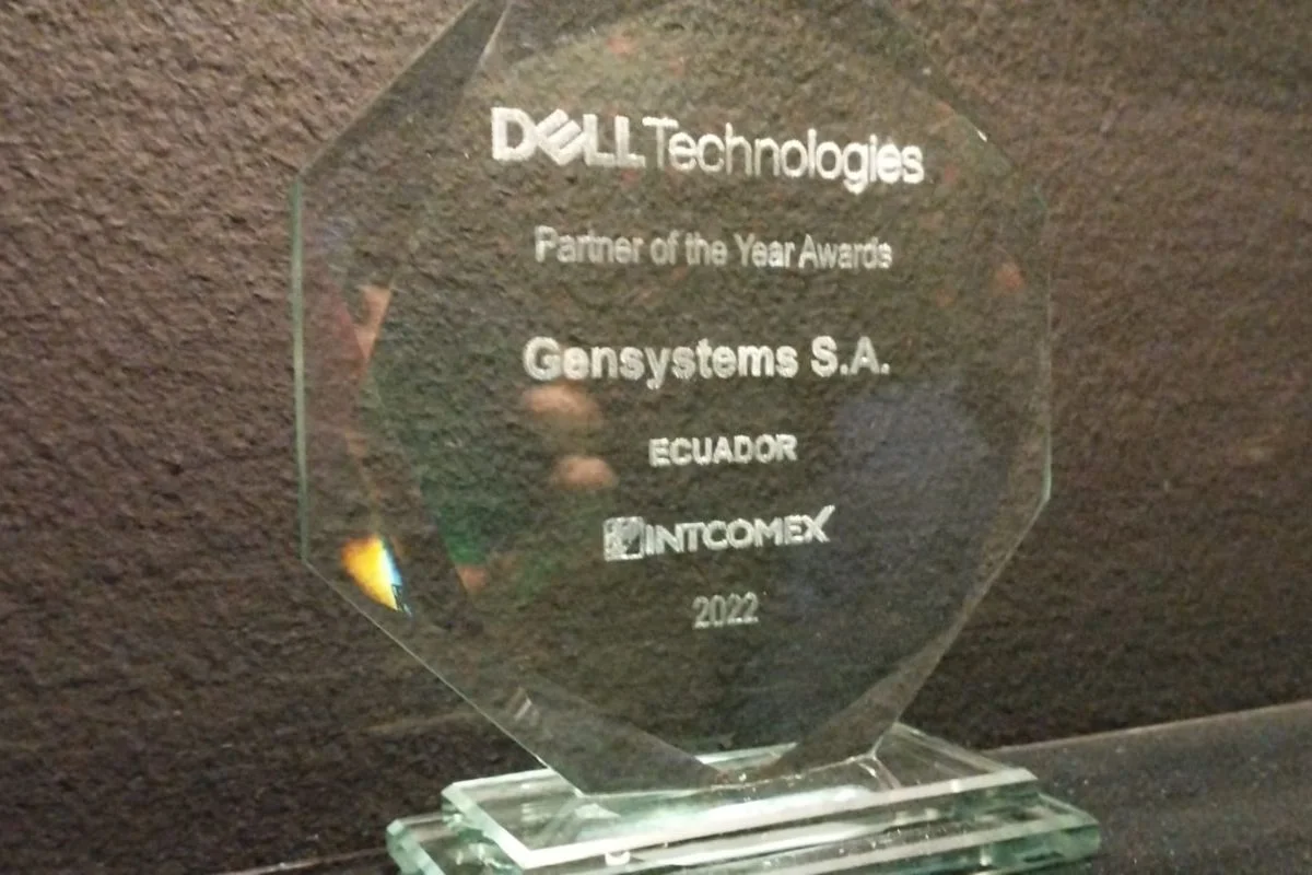 Trofeo Partner del Año otorgado a Gensystems por Dell Technologies en Ecuador